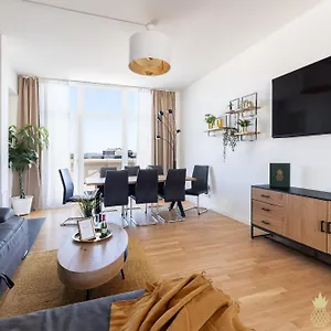 https://new-pineapple-apartments-penthouse-am-zwinger.dresdenhotels.net